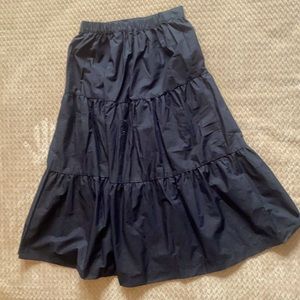Ruffled hem skirt.